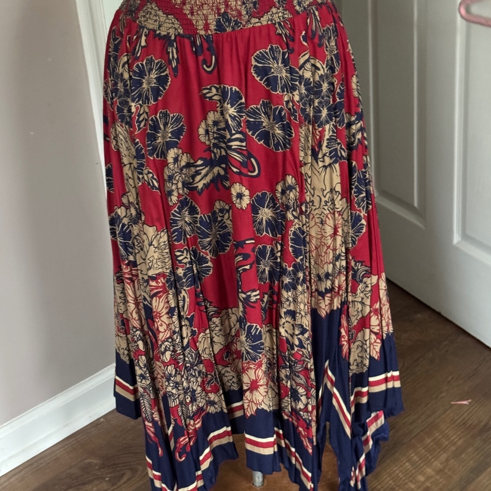 Womans Skirt, NWOT, Long, below knee, with irregular hem, Elastic Waist, Size 16